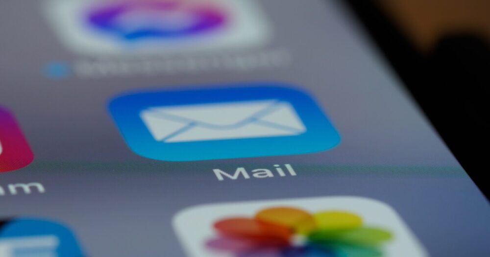 当選通知はメール